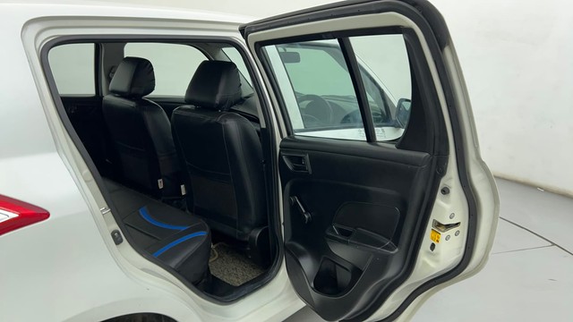 Second-hand 2013 Maruti Swift LXi for sale in Ahmedabad-35