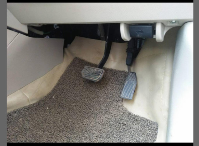 Second-hand 2018 Maruti Swift Dzire AMT VXI for sale in Thane-8