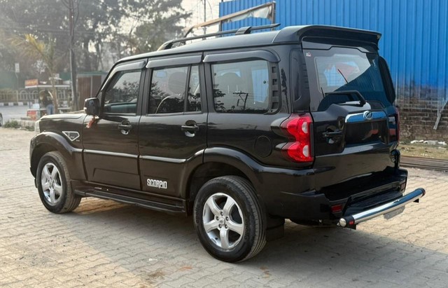 Second-hand 2022 Mahindra Scorpio S11 for sale in Dehradun-3