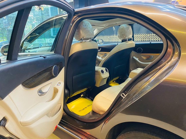 Second-hand 2017 Mercedes-Benz C-Class C 200 Avantgarde Edition C for sale in Thane-5