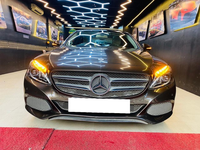 Second-hand 2017 Mercedes-Benz C-Class C 200 Avantgarde Edition C for sale in Thane-2
