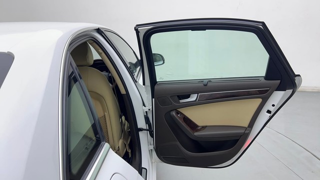 Second-hand 2015 Audi A4 35 TDI Premium Plus for sale in Jaipur-30