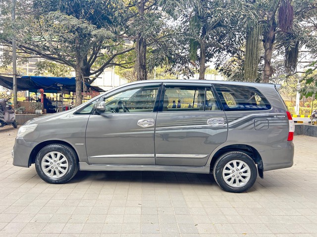 Second-hand 2014 Toyota Innova 2.5 VX (Diesel) 8 Seater BS IV for sale in Pune-4