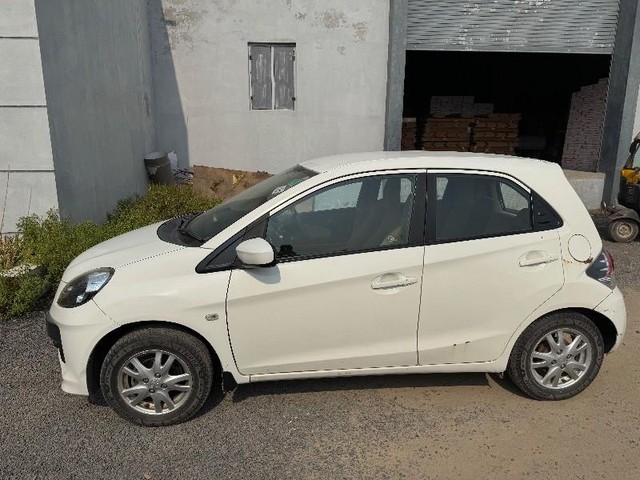 Second-hand 2014 Honda Brio VX for sale in Rajkot-2
