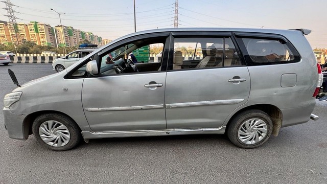 Second-hand 2016 Toyota Innova 2.5 ZX Diesel 7 Seater for sale in New Delhi-3