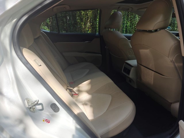 Second-hand 2019 Toyota Camry Hybrid 2.5 for sale in Mumbai-5