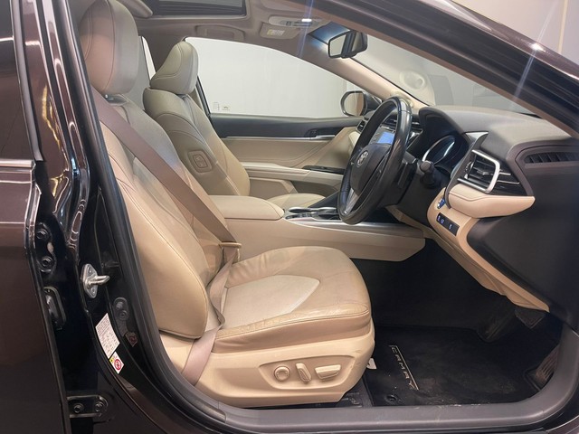 Second-hand 2019 Toyota Camry Hybrid 2.5 for sale in Mumbai-12