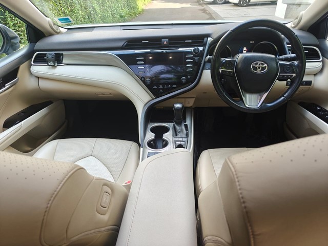 Second-hand 2019 Toyota Camry Hybrid 2.5 for sale in Mumbai-1