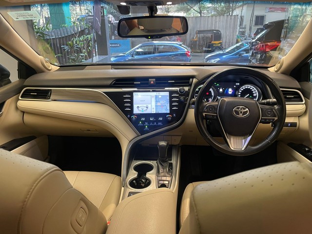 Second-hand 2019 Toyota Camry Hybrid 2.5 for sale in Mumbai-10