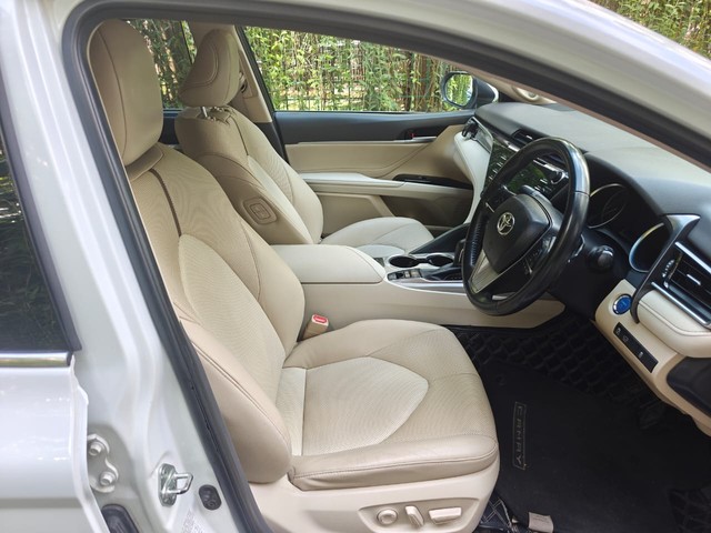 Second-hand 2019 Toyota Camry Hybrid 2.5 for sale in Mumbai-6