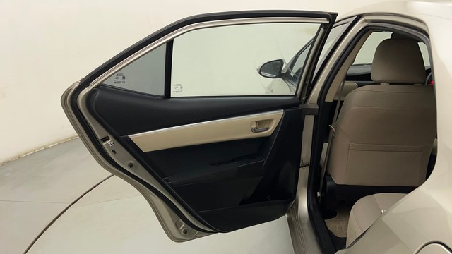 Second-hand 2015 Toyota Corolla Altis Petrol LE for sale in Mumbai-34