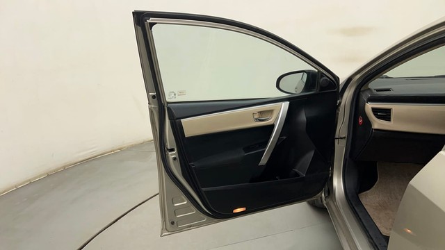 Second-hand 2015 Toyota Corolla Altis Petrol LE for sale in Mumbai-36