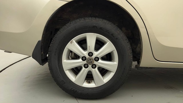 Second-hand 2015 Toyota Corolla Altis Petrol LE for sale in Mumbai-18