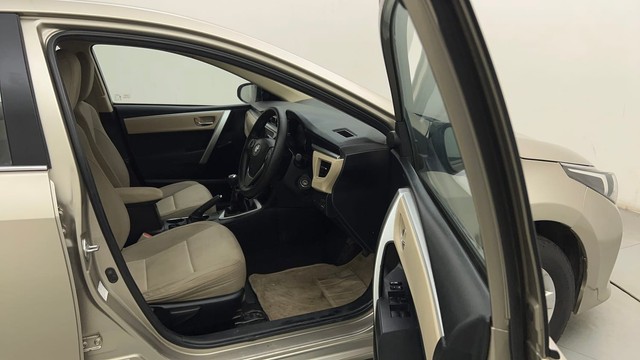Second-hand 2015 Toyota Corolla Altis Petrol LE for sale in Mumbai-15
