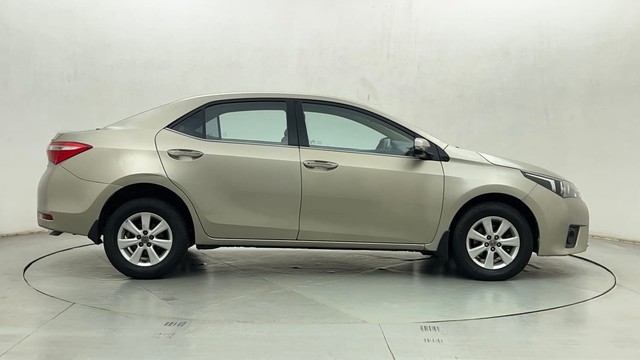 Second-hand 2015 Toyota Corolla Altis Petrol LE for sale in Mumbai-2