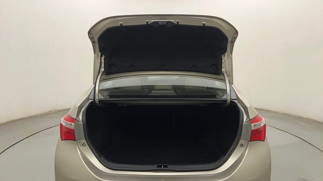 Second-hand 2015 Toyota Corolla Altis Petrol LE for sale in Mumbai-23