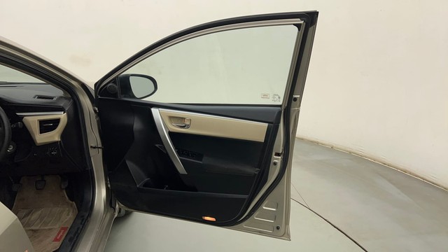 Second-hand 2015 Toyota Corolla Altis Petrol LE for sale in Mumbai-16