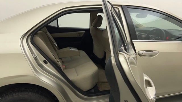 Second-hand 2015 Toyota Corolla Altis Petrol LE for sale in Mumbai-37