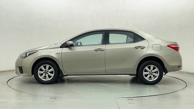 Second-hand 2015 Toyota Corolla Altis Petrol LE for sale in Mumbai-6