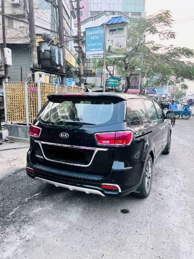 Second-hand 2020 Kia Carnival Premium for sale in Kamrup-7