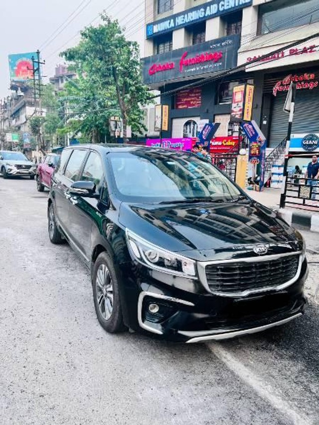 Second-hand 2020 Kia Carnival Premium for sale in Kamrup-8