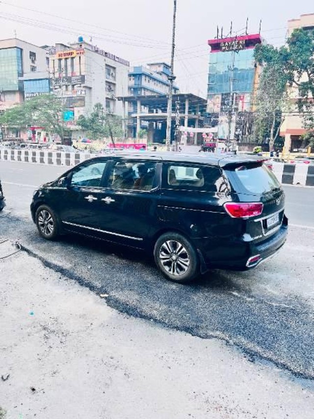 Second-hand 2020 Kia Carnival Premium for sale in Kamrup-4
