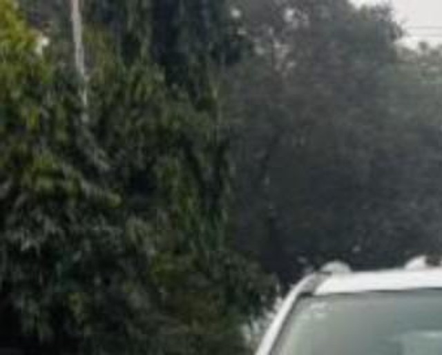 Second-hand 2016 Mahindra XUV500 W6 1.99 mHawk for sale in Gautam Buddha Nagar-4