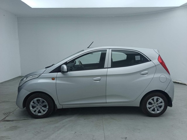 Second-hand 2017 Hyundai EON Sportz for sale in Visakhapatnam-6