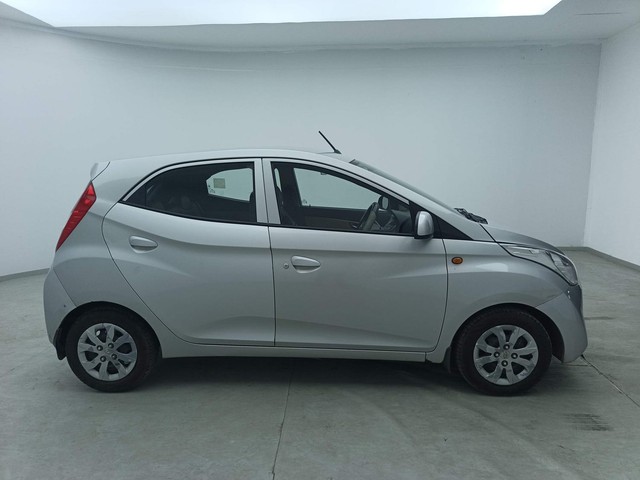 Second-hand 2017 Hyundai EON Sportz for sale in Visakhapatnam-2