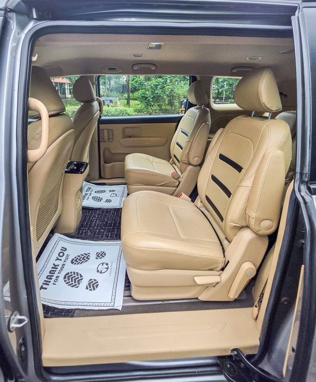 Second-hand 2020 Kia Carnival Prestige for sale in Mumbai-13