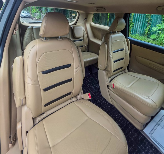 Second-hand 2020 Kia Carnival Prestige for sale in Mumbai-14