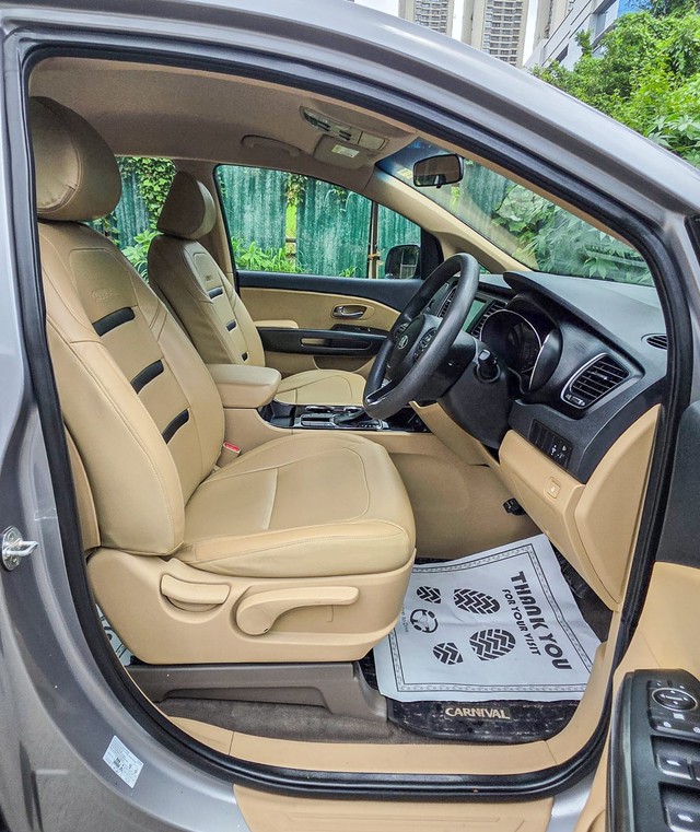Second-hand 2020 Kia Carnival Prestige for sale in Mumbai-17