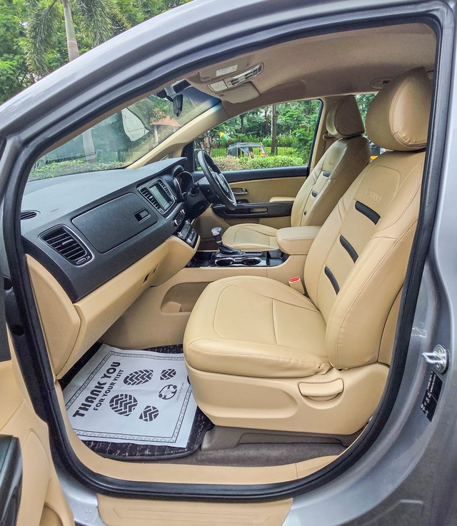 Second-hand 2020 Kia Carnival Prestige for sale in Mumbai-10