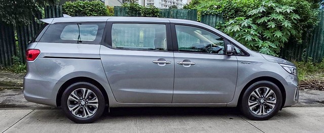 Second-hand 2020 Kia Carnival Prestige for sale in Mumbai-1