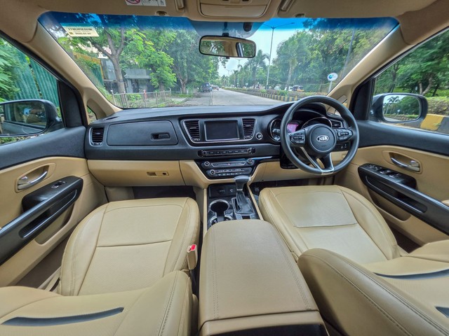 Second-hand 2020 Kia Carnival Prestige for sale in Mumbai-6