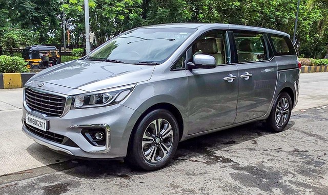 Second-hand 2020 Kia Carnival Prestige for sale in Mumbai-9