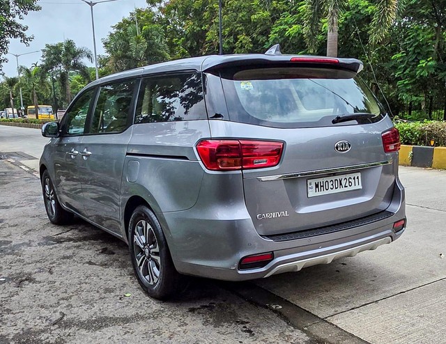 Second-hand 2020 Kia Carnival Prestige for sale in Mumbai-16