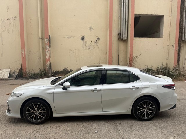 Second-hand 2023 Toyota Camry 2.5 Hybrid BSVI for sale in New Delhi-3