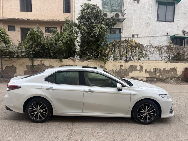 Second-hand 2023 Toyota Camry 2.5 Hybrid BSVI for sale in New Delhi-1
