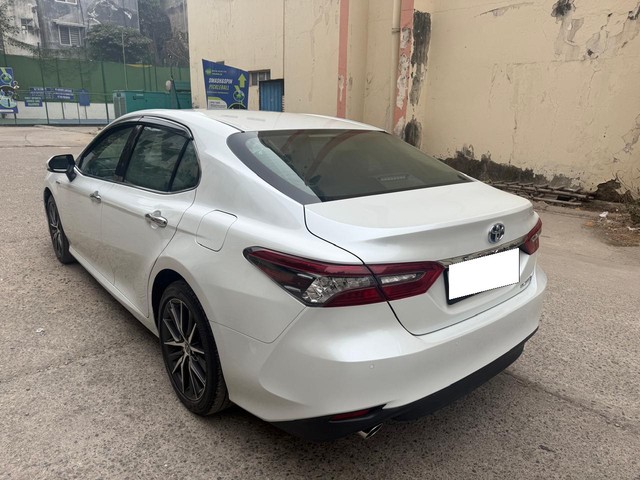 Second-hand 2023 Toyota Camry 2.5 Hybrid BSVI for sale in New Delhi-16