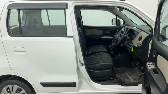 Second-hand 2014 Maruti Wagon R VXI for sale in Ahmedabad-15