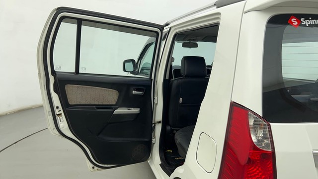 Second-hand 2014 Maruti Wagon R VXI for sale in Ahmedabad-28