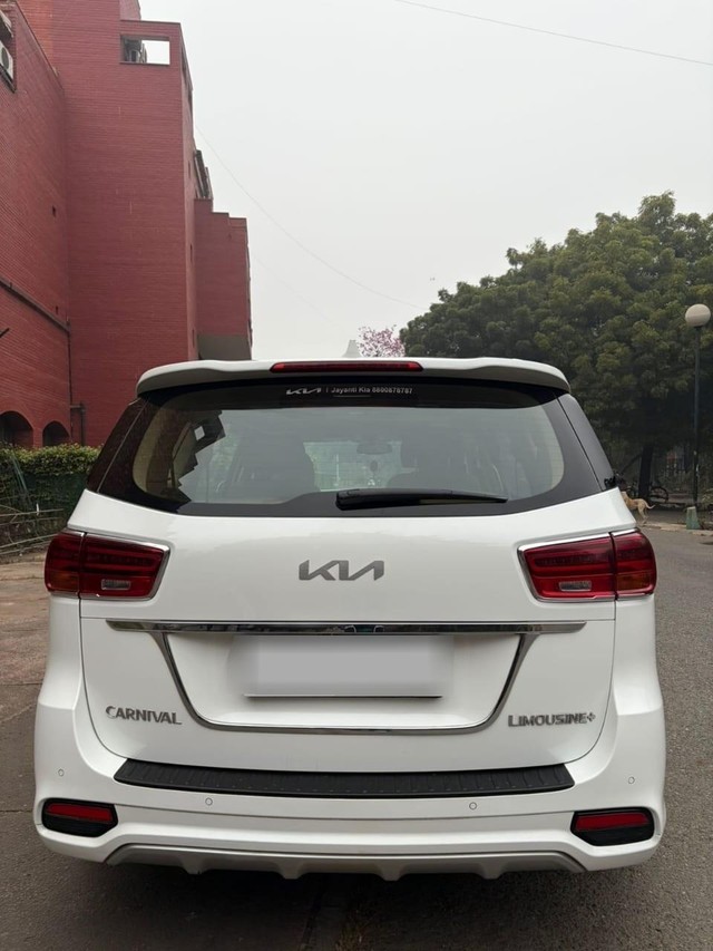 Second-hand 2023 Kia Carnival Limousine Plus for sale in New Delhi-1