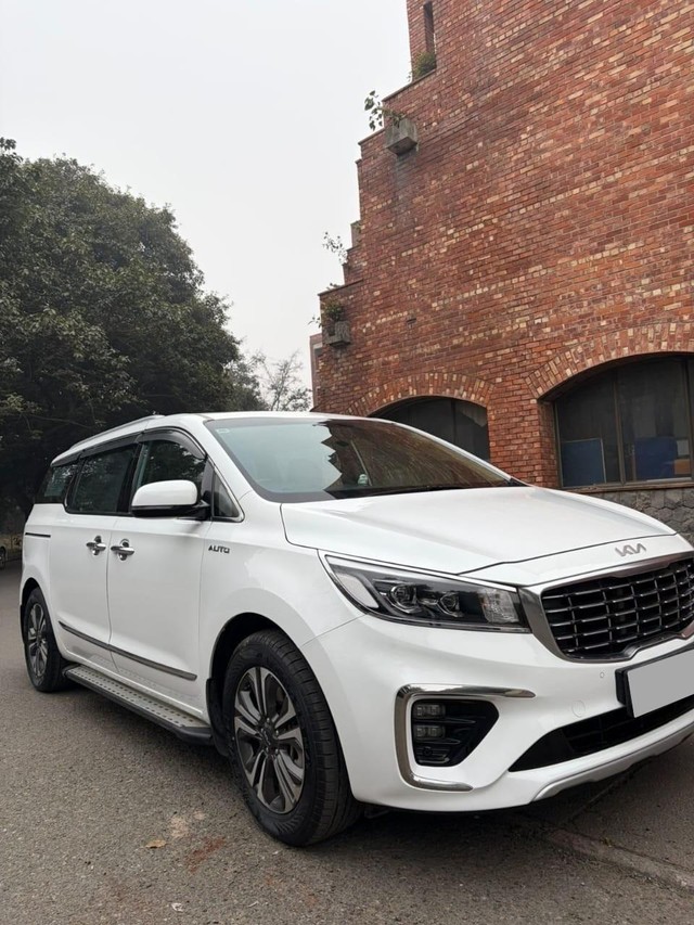Second-hand 2023 Kia Carnival Limousine Plus for sale in New Delhi-4