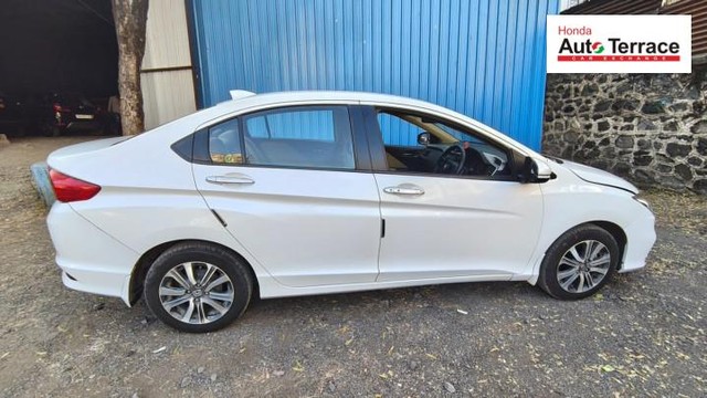 Second-hand 2021 Honda City CVT for sale in Pune-15
