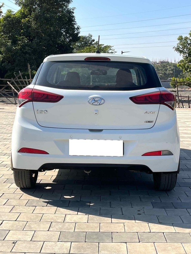 Second-hand 2017 Hyundai i20 Asta 1.4 CRDi for sale in Surat-2