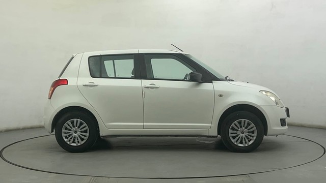 Second-hand 2011 Maruti Swift 1.2 VXI BSIV for sale in Ahmedabad-2