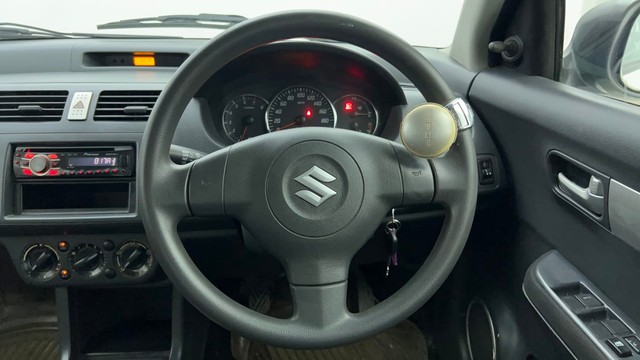 Second-hand 2011 Maruti Swift 1.2 VXI BSIV for sale in Ahmedabad-37