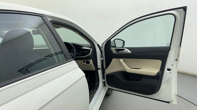 Second-hand 2022 Volkswagen Virtus Highline for sale in Ahmedabad-16