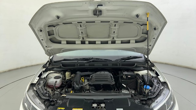 Second-hand 2022 Volkswagen Virtus Highline for sale in Ahmedabad-8